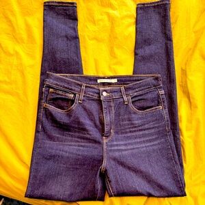 Levi’s super skinny size 31. Excellent condition